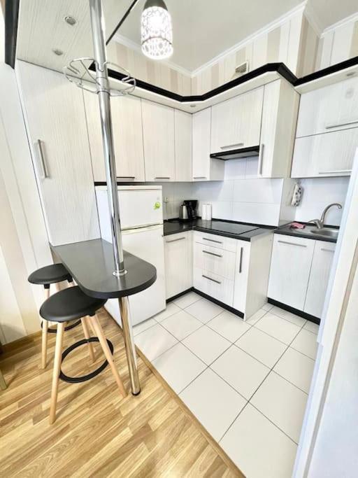 Beauty Studio In Center Apartment Chisinau Exterior photo
